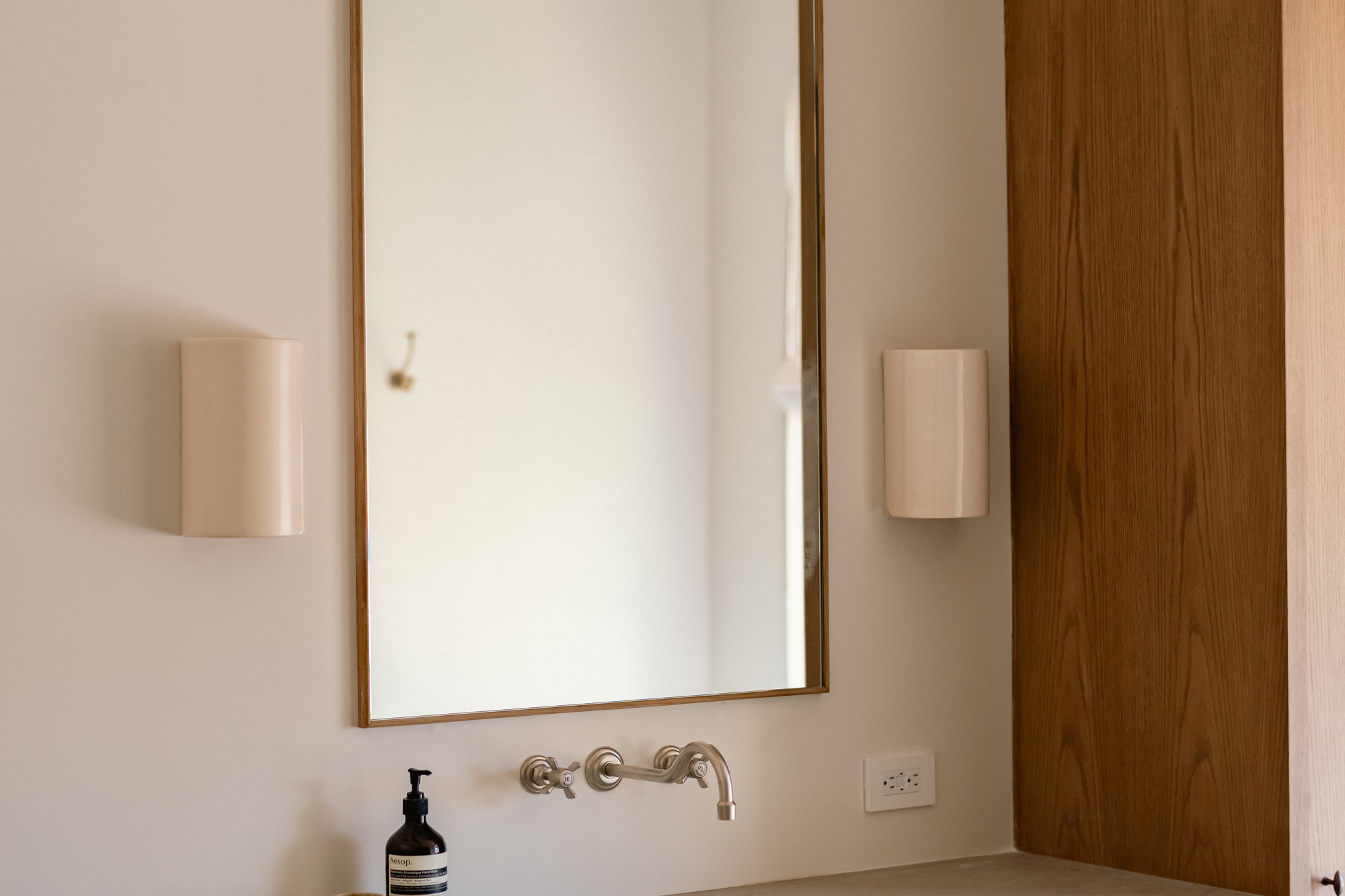 La Maida residence walnut detail